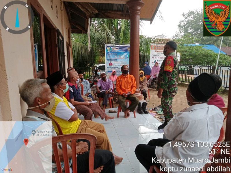 Babinsa Koramil 415-05/Sengeti Kodim 0415/Jambi terus mengajak masyarakat di wilayah binaanya agar peduli terhadap lingkungan dan bersama-sama mencegah terjadinya kebakaran hutan dan lahan (Karhutla)./ Ist