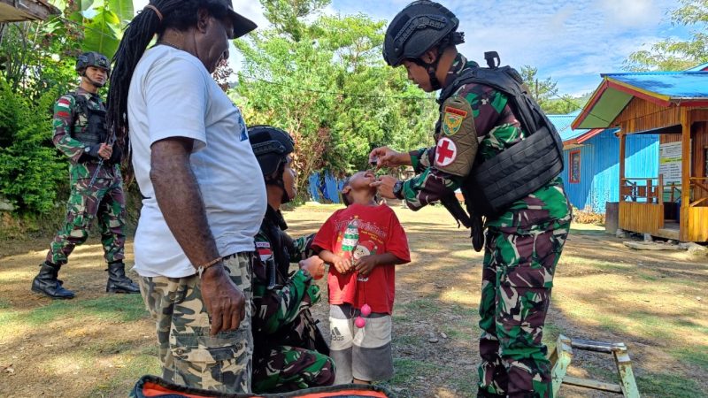 Foto. Satgas Yonif Raider 142/KJ terus menggalakkan Pelayanan Kesehatan kepada warga/Ist