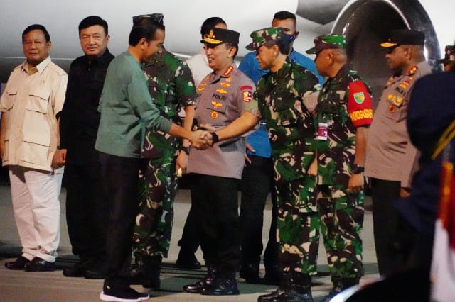 Pangdam XVII/Cenderawasih Dampingi Panglima TNI Sambut Presiden RI Di Jayapura (Pendam XVII/Cen)