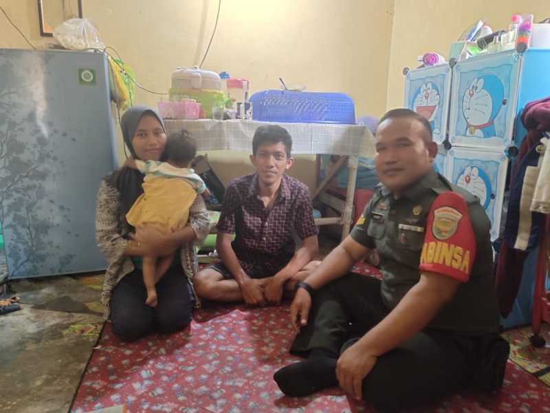 Babinsa Sertu Jamhor Pantau Perkembangan Anak Stunting Di Wilayah Binaan/ FOTO : Istimewa