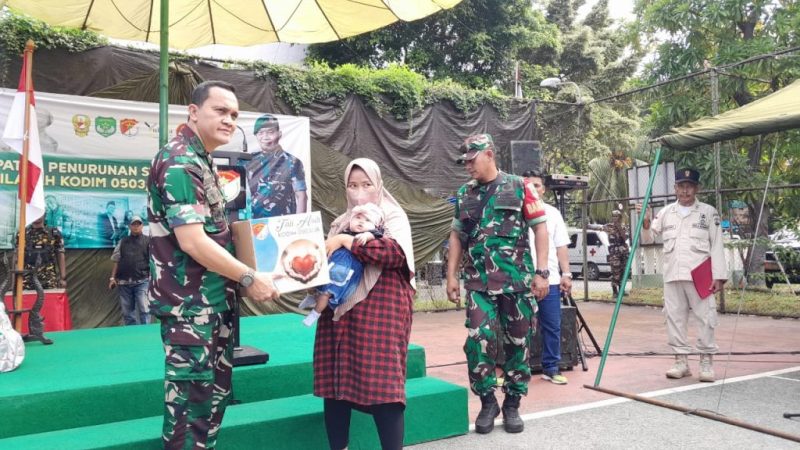 Kodim 0503/JB Selenggarakan Upaya Percepatan Penurunan Stunting dan Khitan Gratis (Pen0503/JB)