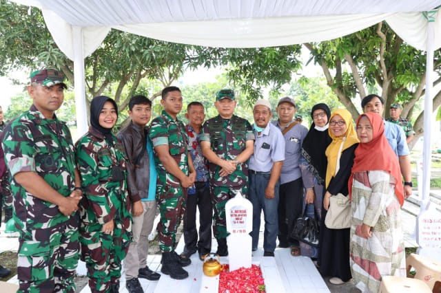Kasad Ziarah ke TMP Kesenden dan Tinjau Pembangunan Masjid Syarif Abdurachman (Dok/ Dispenad)