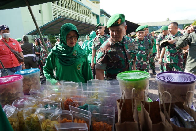 Bantu Ringankan Beban Kebutuhan Sembako, Kodam II/Swj Gelar Bazar Murah (Dok/Pendam II/Swj)