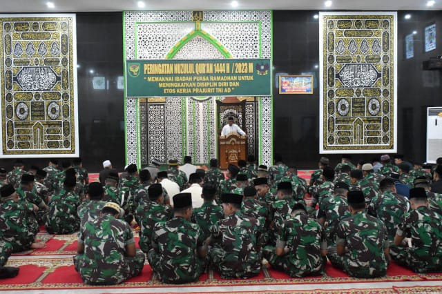 Prajurit Korem 043/Gatam Gelar Peringatan Nuzulul Qur'an 1444 H/2023 M (Dok/Pendam II/Sriwijaya)
