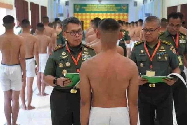 Sebanyak 174 Calon Tamtama (CATA) Prajurit Karier (PK) TNI AD Gelombang I TA. 2023 Tingkat Subpanpus Kodam II/Sriwijaya mengikuti Sidang Pantukhir yang dipimpin langsung oleh Pangdam II/Sriwijaya Mayjen TNI Hilman Hadi, S.I.P., M.B.A., M.Han., Kamis (13/04/2023) bertempat di Aula Vijaya Kusuma Markas Ajendam II/Swj Sekojo, Palembang. (Dok/Pendam II/Swj)