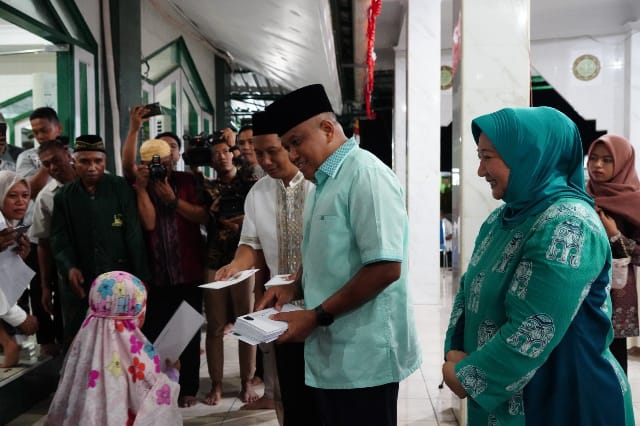 Safari Ramadhan Di Masjid Ridho Allah Waena, Pangdam XVII/Cenderawasih Bagikan Tali Asih (Dok/Pendam XVII/Cen)