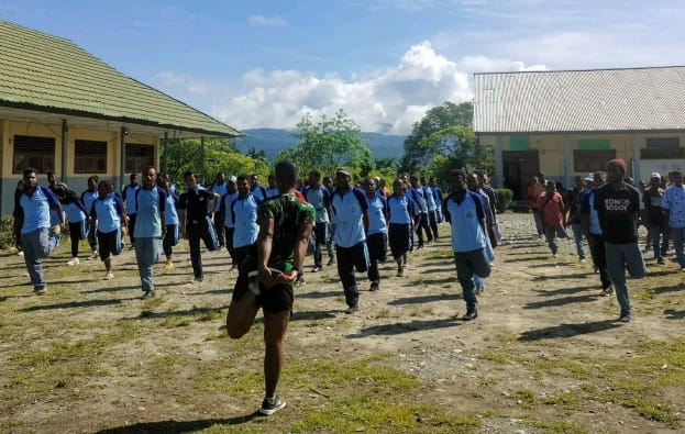 Fisik Sehat, Stamina terjaga, ini yang dilakukan oleh Satgas YR 142/KJ di SMAN 1 Elelim (Dok/Ist)