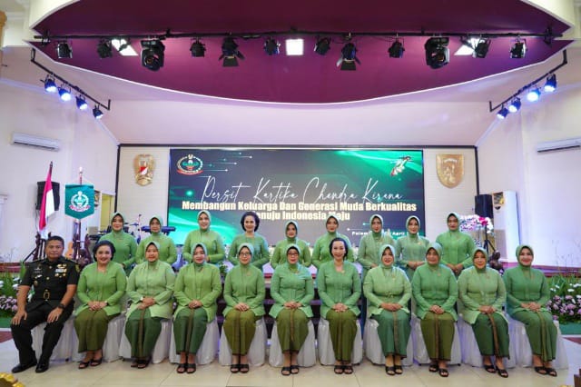 Persit Kartika Chandra Kirana (KCK) Pengurus Daerah (PD) II/Sriwijaya menggelar Acara Syukuran Peringatan Hari Ulang Tahun (HUT) Ke-77 Persit KCK Tahun 2023 bertempat di Gedung Sudirman, Makodam II/Swj Palembang, Senin (10/04/203). (Dok/Pendam II/Swj)