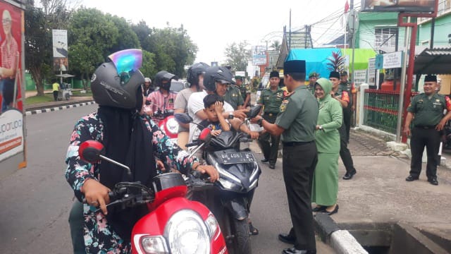 Menjemput Berkah Bulan Ramadan, Koramil 415-10/Jambi Selatan Bagikan Takjil Gratis (Dok/MCDIM0415)