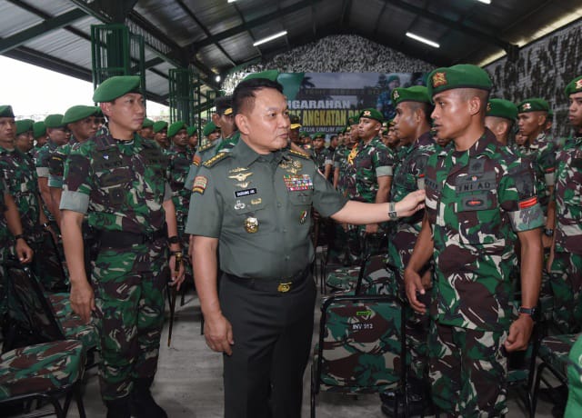 Kasad Jenderal TNI Dr. Dudung Abdurachman saat mengunjungi Batalyon Infanteri (Yonif) 512/QY (DISPENAD)