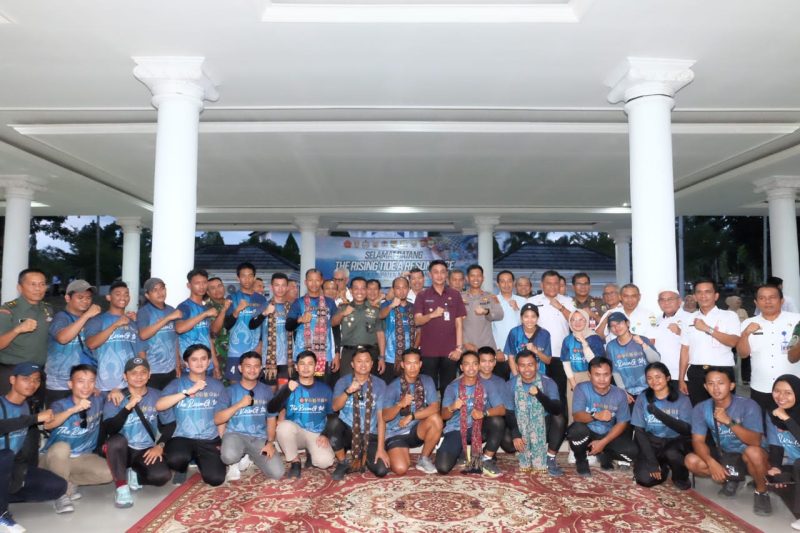 Foto bersama Tim Kick Off The Rising Tide-A Resonance 2023 dengan Dandim 0415/Jambi Letkol Arm Eko Pristiono SH., M. I.Pol., dan Pj. Bupati Ma. Jambi Bachyuni Deliansyah beserta unsur Forkopimda Muaro Jambi di kantor Bupati Muaro Jambi