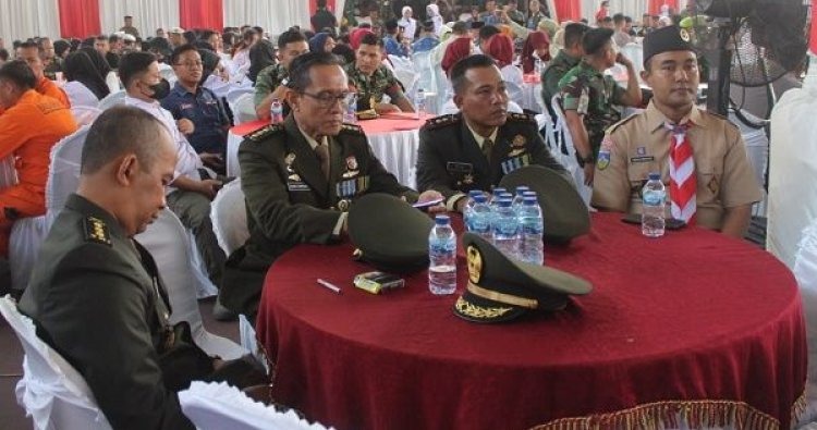 Komandan Kodim 0415/Jambi Letkol Arm Eko Pristiono, SH., M.I.Pol. saat mengikuti acara syukuran HUT ke 78 TNI di lapangan Tenis Indoor Korem 042/Gapu (RED)