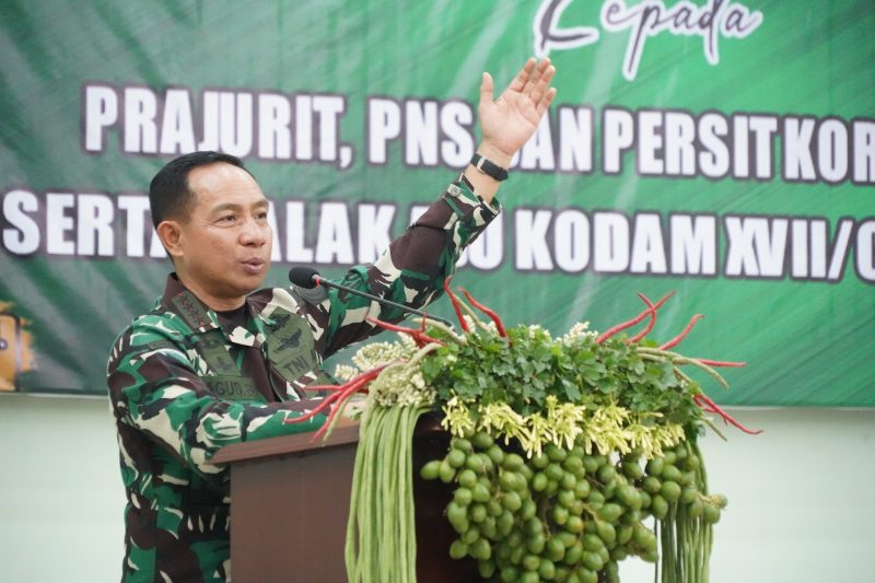 Panglima TNI Jenderal TNI Agus Subiyanto, S.E., M.Si/Pendam Cen