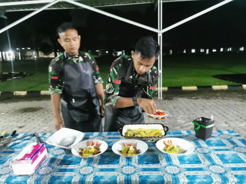 Prajurit Yonif 144/Jaya Yudha melaksanakan lomba memasak ikan pari/swjdaily