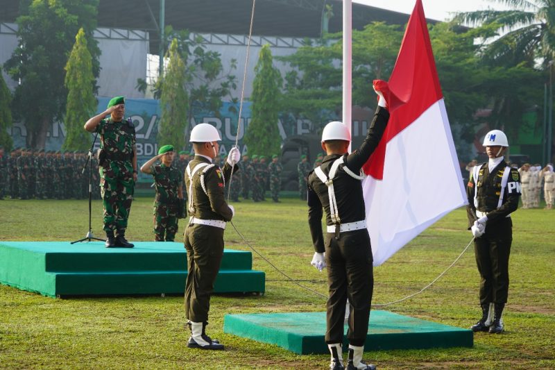 Upacara Bendera Bulanan Tanggal 17 November 2023 yang diikuti seluruh Prajurit dan PNS se-Garnizun Jambi bertempat di Lapangan Korem 042/Gapu Sipin Jambi, Jumat (17/11/2023)./swjdaily