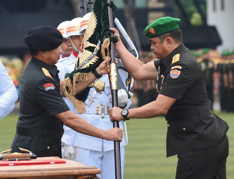 TNI AD menggelar upacara Serah Terima Jabatan (Sertijab) Kepala Staf Angkatan Darat (Kasad) dari Jenderal TNI Agus Subiyanto, S.E., M.Si. yang kini menjabat sebagai Panglima TNI, kepada Jenderal TNI Maruli Simanjuntak/SWJDAILY