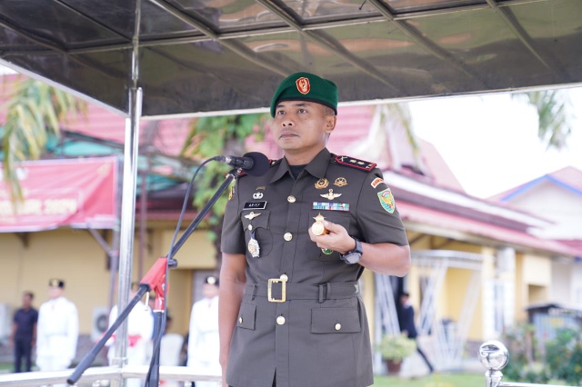 Dandim 0416/Bute Letkol Inf Arief Widyanto, S.E., M Han., menjadi Inspektur Upacara (Irup) pada Upacara Bendera dalam rangka memperingati Hari Kebangkitan Nasional Ke - 116 Tahun 2024/Pendim 0416/Bute