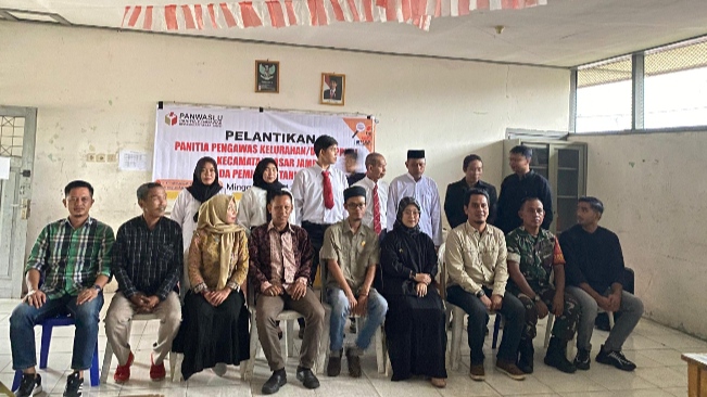 Babinsa Koramil 12/Pasar Menghadiri Pelantikan Panwaslu Kelurahan se-Kecamatan Pasar Jambi (ps) 
 
