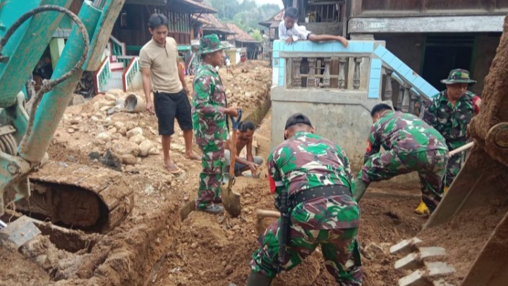 Peduli Warga Terdampak Pasca Banjir, Kodim 0403/OKU Gelar Karya Bakti/RED