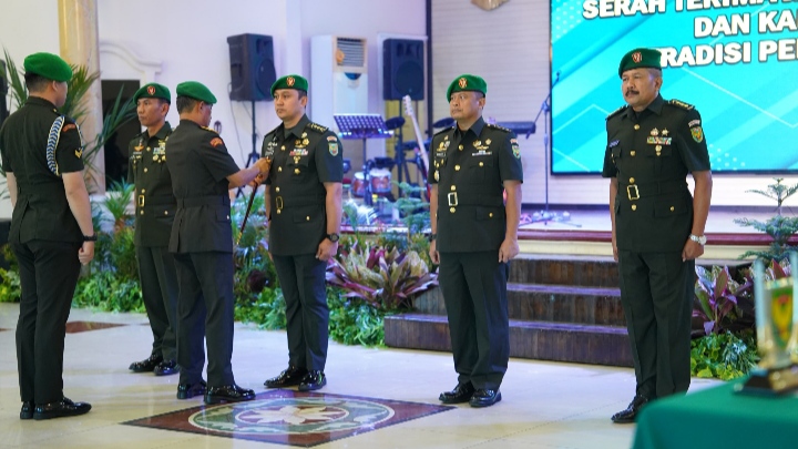 Pangdam II/Swj Pimpin Sertijab Dua Pamen Kodam /Pendam II/Swj