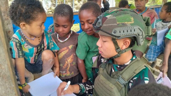 Bravo! Satgas Kizi TNI Konga Terima Penghargaan Dari PBB Pada Event 'World Environment Day 2024'/**