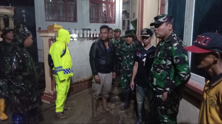 Tinjau Lokasi Banjir, Dandim 0417/Kerinci Ingatkan Warga Tetap Waspada/mcdimkrc