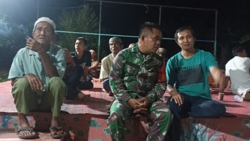Babinsa Kenali Asam Atas Ajak Warganya optimalkan Siskamling/tp