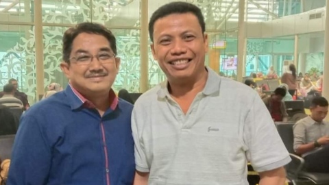 Katamso (kanan) dan Anwar Sadat (kiri) 