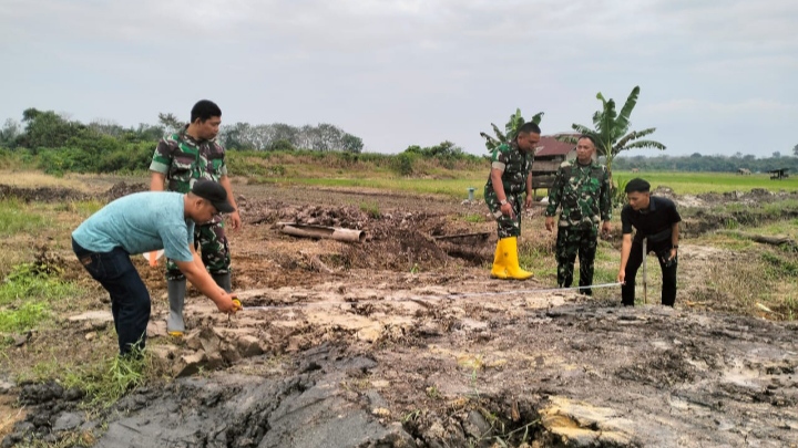 Pabungdim 0419/Tanjab Tinjau Lokasi Optimasi Lahan Bersama Konsultan dan Pengawas