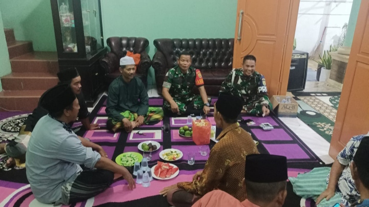 Jalin Keakraban Dengan Warga, Babinsa Pelda Manihuruk Lakukan Komsos dan Yasinan di Kelurahan Suka Karya