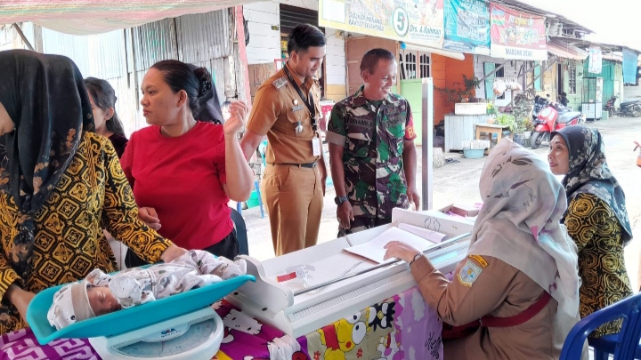 Tingkatan Kesehatan Masyarakat, Babinsa Dukung Kegiatan Posyandu dan Posbindu di Kelurahan Beringin
