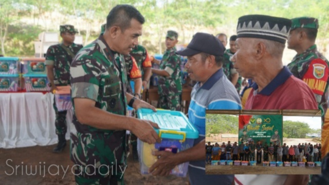 Pererat Hubungan TNI dan Masyarakat, Korem 042/Gapu Gelar Bakti Sosial Pembagian Sembako Di Desa Koto Boyo (Penremgapu) 