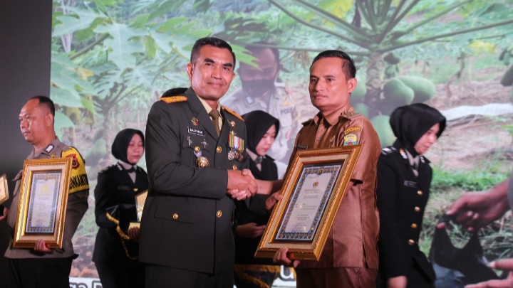 Hadiri Peringatan Hari Bhayangkara Ke-78, Danrem 042/Gapu : Semoga Semangat Presisi Terus Tertanam dalam Setiap Langkah Polri yang Profesional