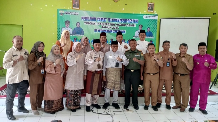 Foto bersama Danramil 05/Sengeti saat menghadiri acara penilaian Camat Teladan/Berprestasi di Kecamatan Sekernan.