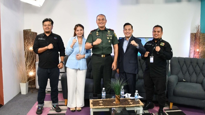Foto: Danrem 044/Gapo, Brigjen TNI Muhammad Thohir, S.Sos., M.M (tengah pakaian Dinas) 