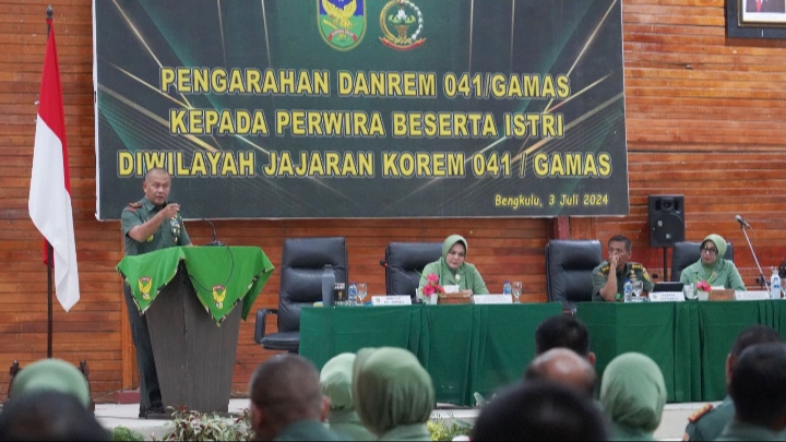 Foto: Danrem 041/Gamas, Brigjen TNI Rachmad Zulkarnaen memberikan pengarahan penting terkait bahaya Judi Online