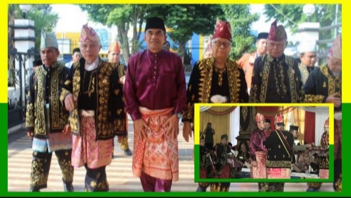 Foto: Brigjen TNI Rachmad, Komandan Korem 042/Gapu, saat mengikuti pengukuhan sebagai Pembina Lembaga Adat Melayu Provinsi Jambi.
