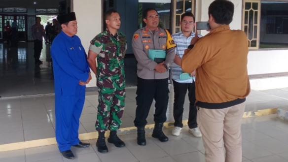 Komandan Kodim 0416/Bute, Letkol Inf Arief Widyanto, S.E., M. Han (tengah) bersama Kapolres Tebo dan pejabat lainnya