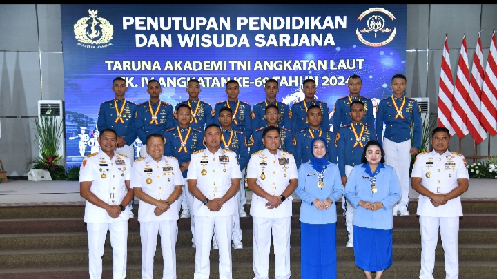 Kasal Tutup Pendidikan dan Wisuda AAL Angkatan ke-69 di Surabaya