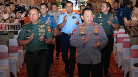 Panglima TNI dan Kapolri Berikan Arahan kepada Calon Perwira Remaja di Jakarta