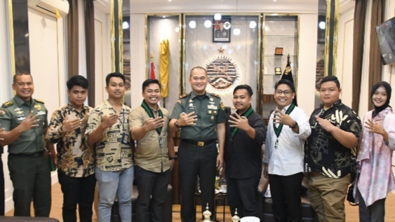 Danrem 044/Gapo Brigjen TNI Muhammad Thohir, S.Sos., M.M., bersama HMI Koordinator Komisariat UIN Raden Fatah Palembang