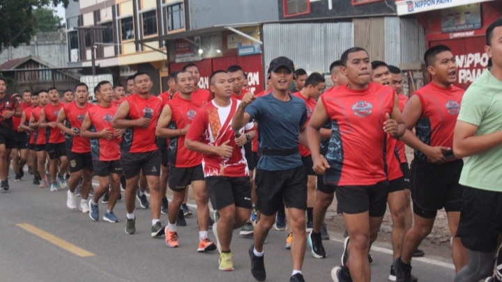 Prajurit Yonif 142/KJ Jaga Stamina dengan Lari Pagi 10K