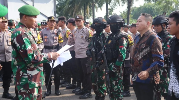TNI dan Polri Gelar Apel Pasukan untuk Pengamanan Kunjungan Presiden Jokowi di Kotabumi