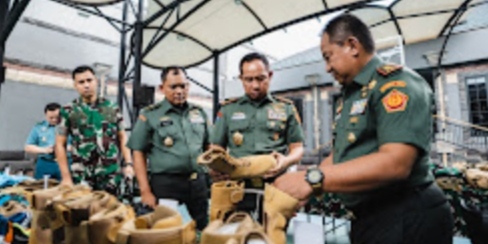 Panglima TNI Tinjau Gelar Bekal Perlengkapan Satgas OPPD di Jakarta