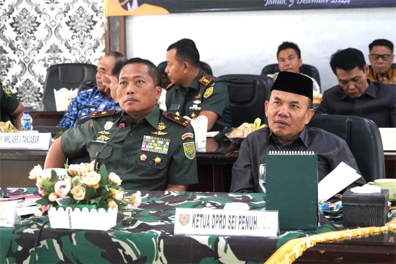 Komandan Korem (Danrem) 042/Garuda Putih (Gapu), Brigjen TNI Heri Purwanto, S.E., M.Sc., menghadiri Rapat Paripurna (Rapurna) TNI Manunggal Membangun Desa (TMMD) ke-45 Tahun 2024 secara virtual/Foto: Penrem Gapu