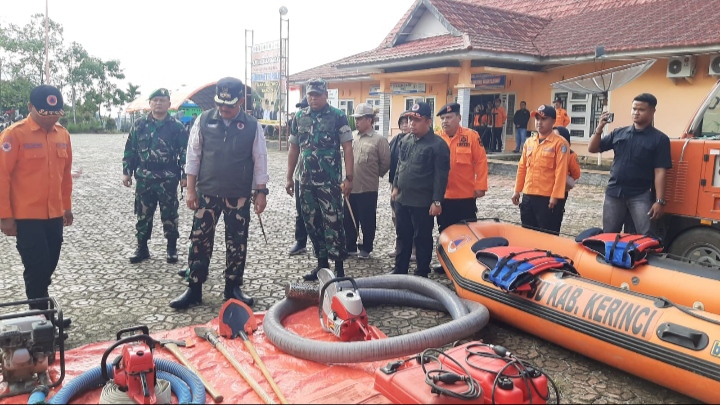 Komandan Kodim 0417/Kerinci Letkol Inf Eko Budiarto, S.I.P., M.I.P., ikuti Apel Kesiapsiagaan Bencana Hidrometeorologi Tahun 2024/FOTO: Widi