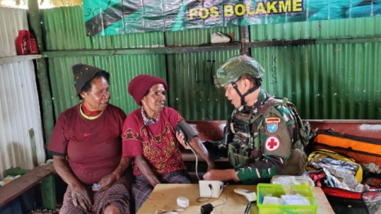 Satgas Yonif 641/Bru Berikan Pelayanan Kesehatan Gratis di Bolakme/Sriwijayadaily