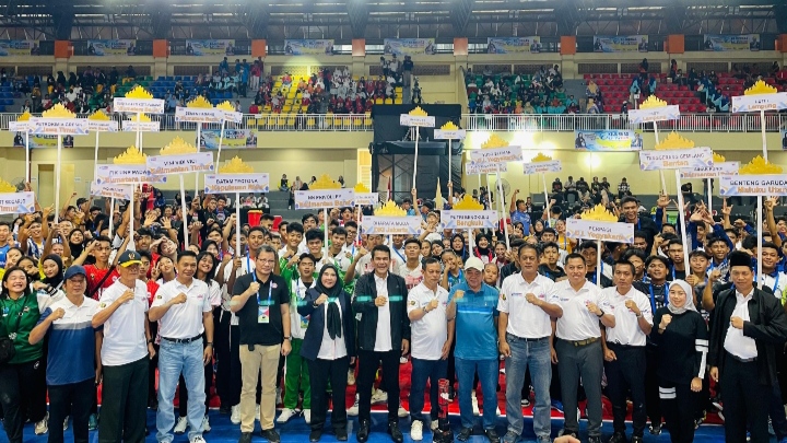 Komandan Korem 043/Gatam Brigjen TNI Rikas Hidayatullah S.E., M.M., Minggu (8/12/2024) menghadiri pembukaan Kejuaraan Nasional Bola Voli U-19 Tahun 2024, bertempat di GOR Siger Bandar Lampung Jl. Ki. Maja Kecamatan Way Halim Bandar Lampung./Penrem Gatam