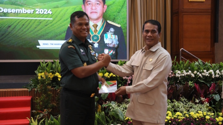 Wakasad Letjen TNI Tandyo Budi R dan Mentan Andi Amran Sulaiman/Dok. Dispenad
