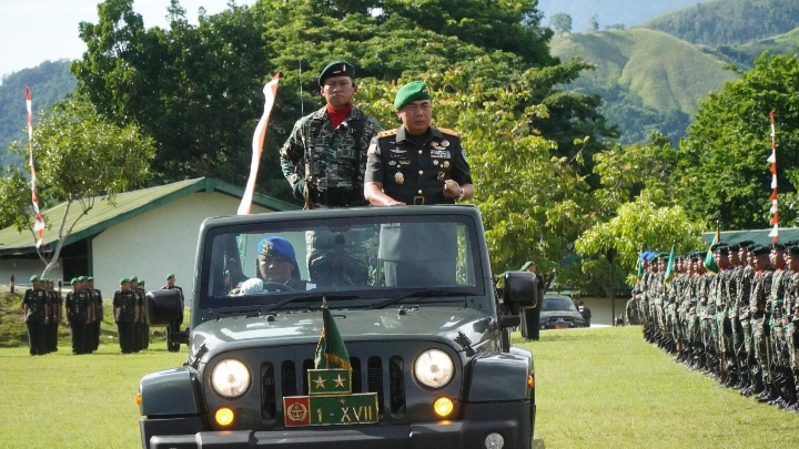 Pangdan XVII/Cenderawasih Mayjen TNI Rudi Puruwito, S.E., M.M memimpin langsung jalannya Upacara dan acara Syukuran dalam rangka memperingati Hari Juang TNI Angkatan Darat ke-79/Pendam Cenderawasih